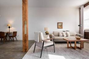 Spacious DT 2BR with Full Kitchen by Zencity